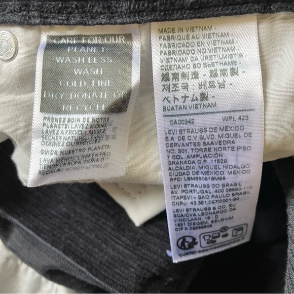 NWT Levi's Low Pro Straight Leg Black Corduroy Pants (31 X 30) - Picture 10 of 10